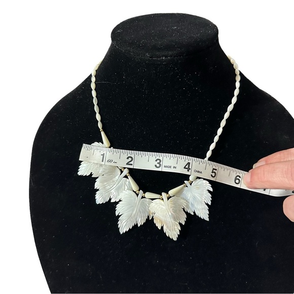 Vintage MOP Mother of Pearl & Gold Tone Beaded Large Leaves Necklace 18” Natural - Picture 10 of 10